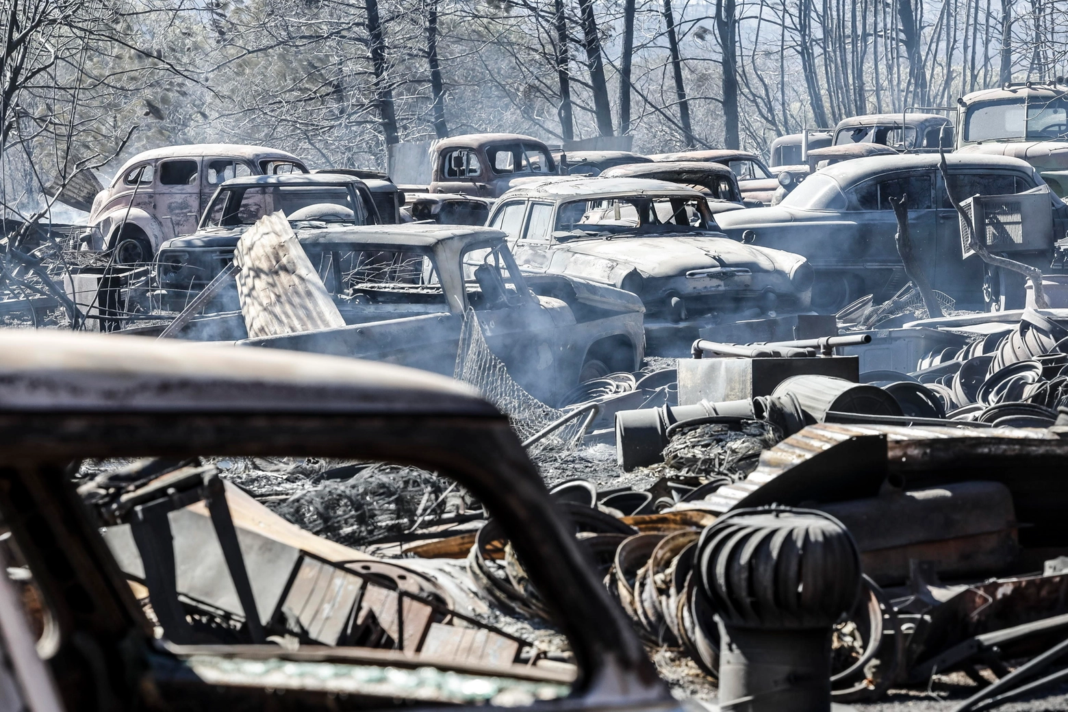 Auto bruciate dall'incendio in California