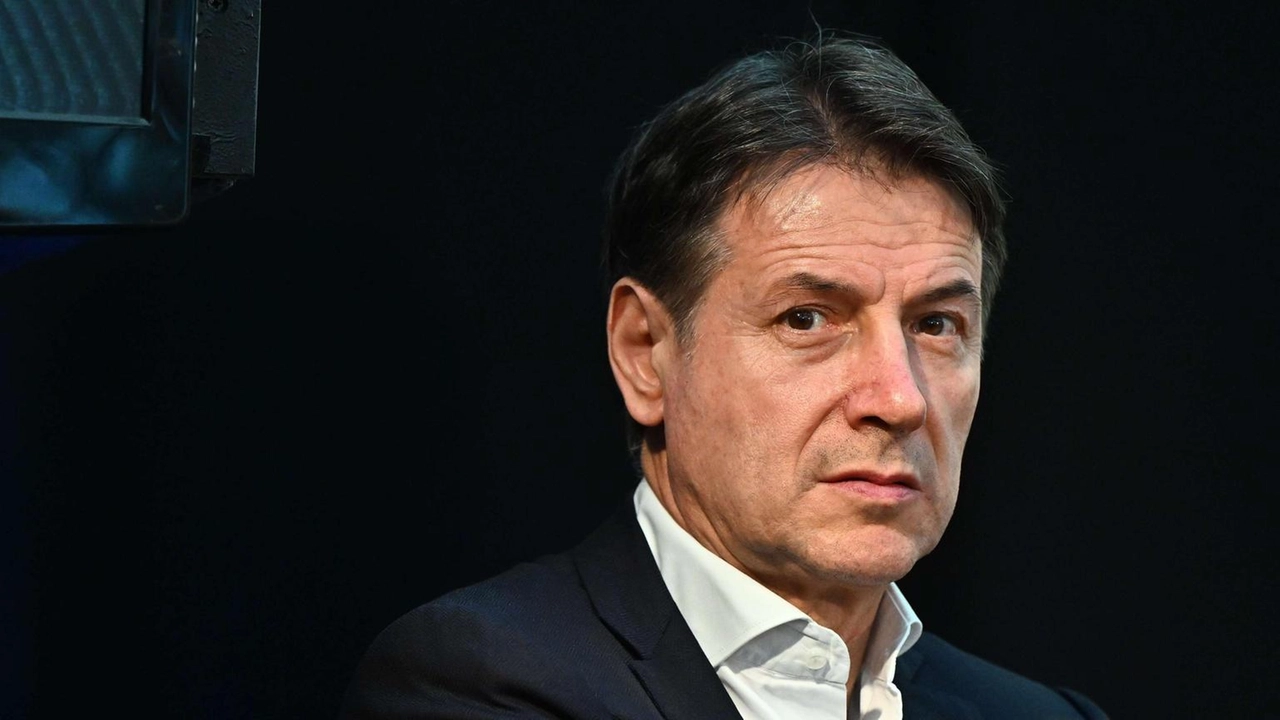 Giuseppe Conte critica il Pd e la von der Leyen per l'astensione e lo spreco di 800 miliardi in armi, definendolo un passo sbagliato.