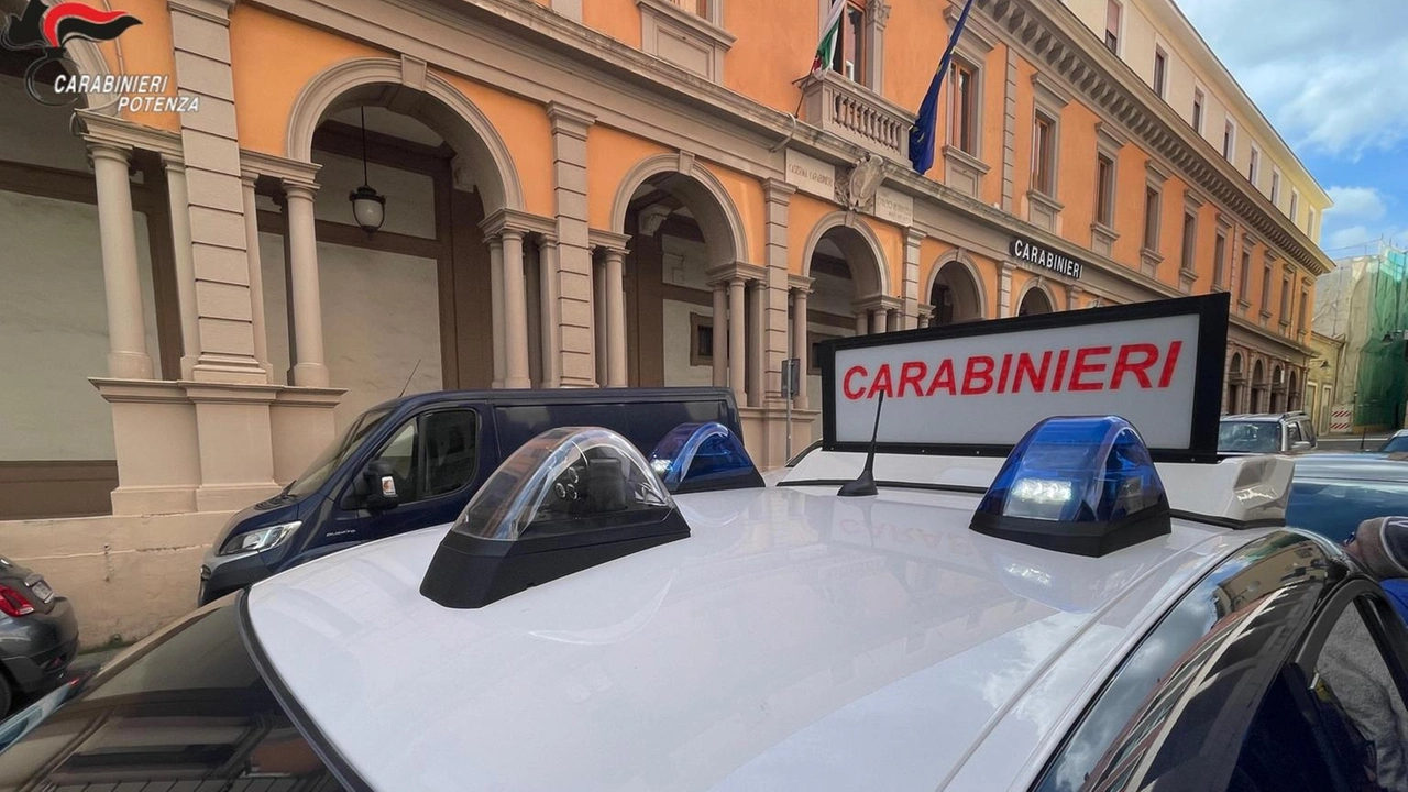 I Carabinieri di Potenza eseguono arresti per spaccio e rapina. Conferenza stampa alle 11 con il procuratore Cardea.