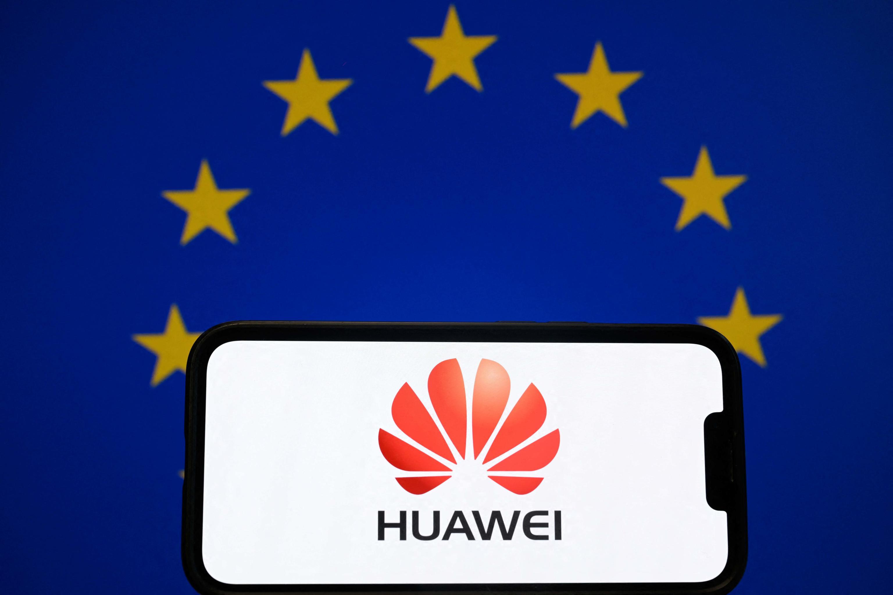 “Eurodeputati corrotti dai lobbisti di Huawei”. Nuova bufera dopo il Qatargate. Il ruolo di Valerio Ottati