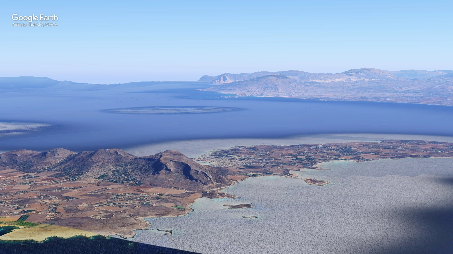 L'Isola di Favignana vista dal satellite (Google Earth)