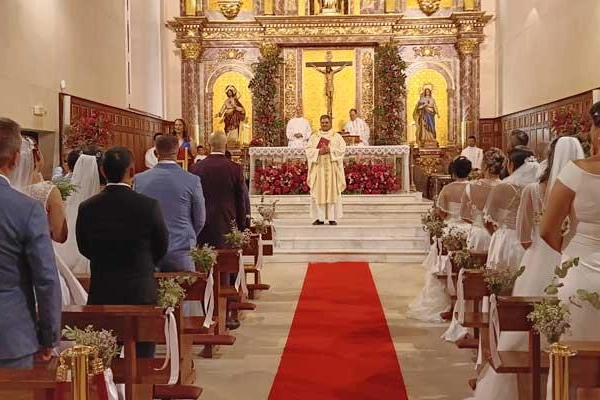 Primo matrimonio collettivo in chiesa a San Sebastian de los Reyes (foto Arcidiocesi Madrid)