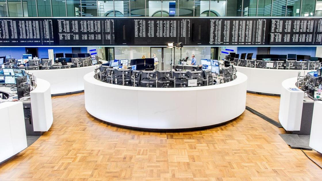 Borsa: Europa debole in attesa della Fed, Milano piatta