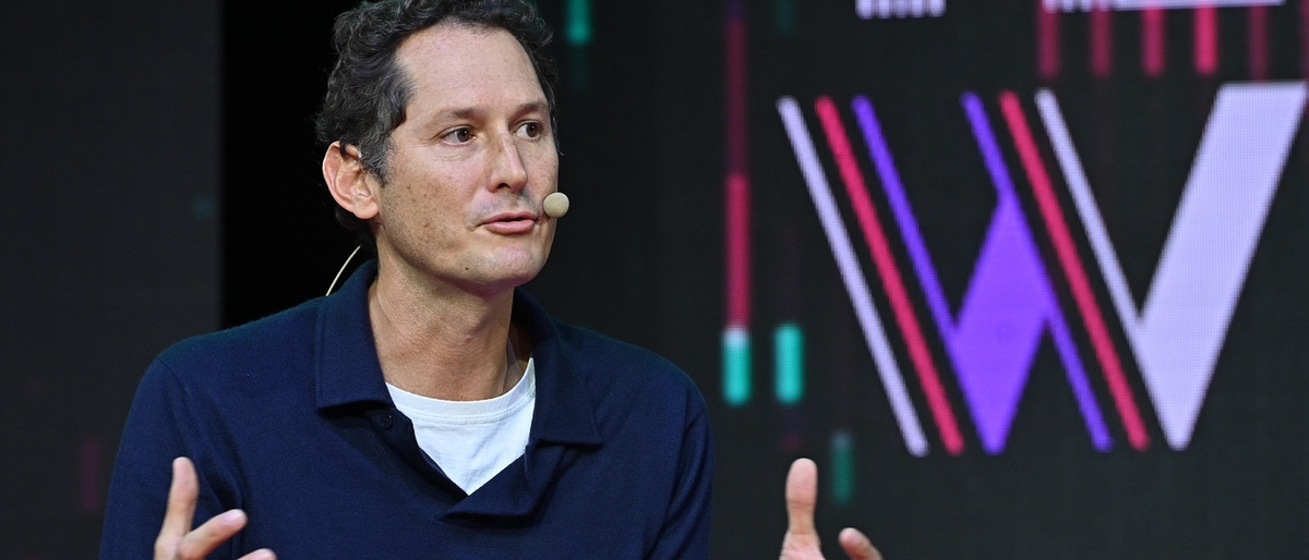 La rivelazione di John Elkann: “Mi madre violenta, è stato Lapo a subire più di tutti”