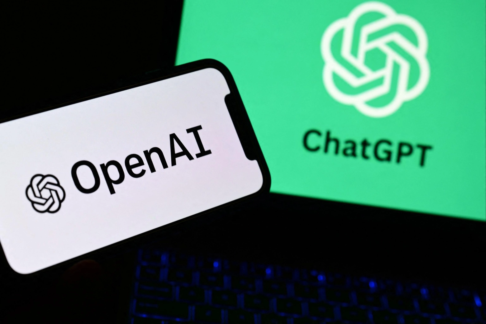 SearchGPT è stato ufficialmente annunciato e lanciato da OpenAI. Si tratta di uno strumento basato sull’intelligenza artificiale a lungo atteso dagli utenti del web, poiché promette di rivoluzionare la ricerca online.