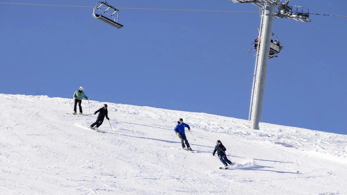 Piste versatili e adatte sia a sciatori esperti che a principianti, la bellezza delle vallate e delle vette, la funzionalità...