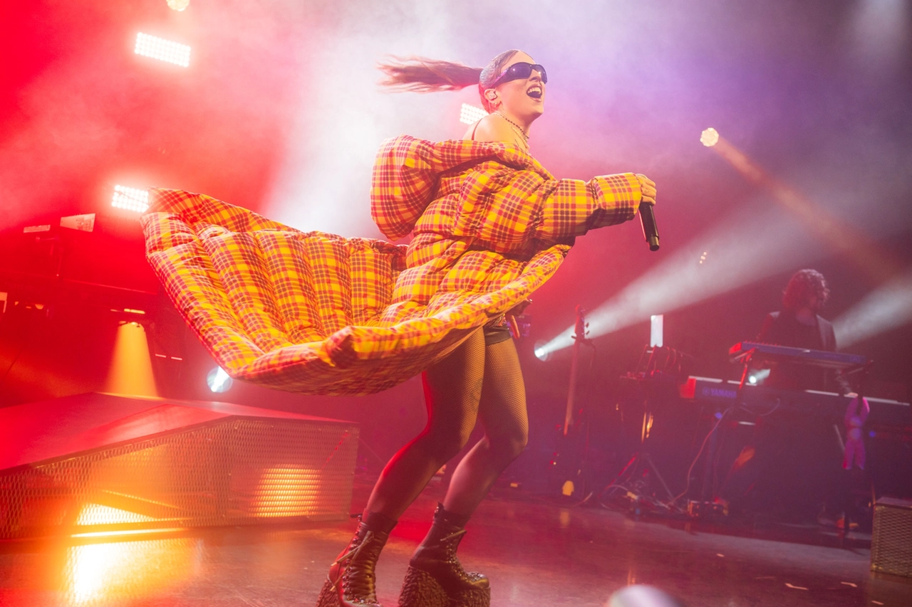 Angelina Mango durante il concerto al Fabrique di Milano