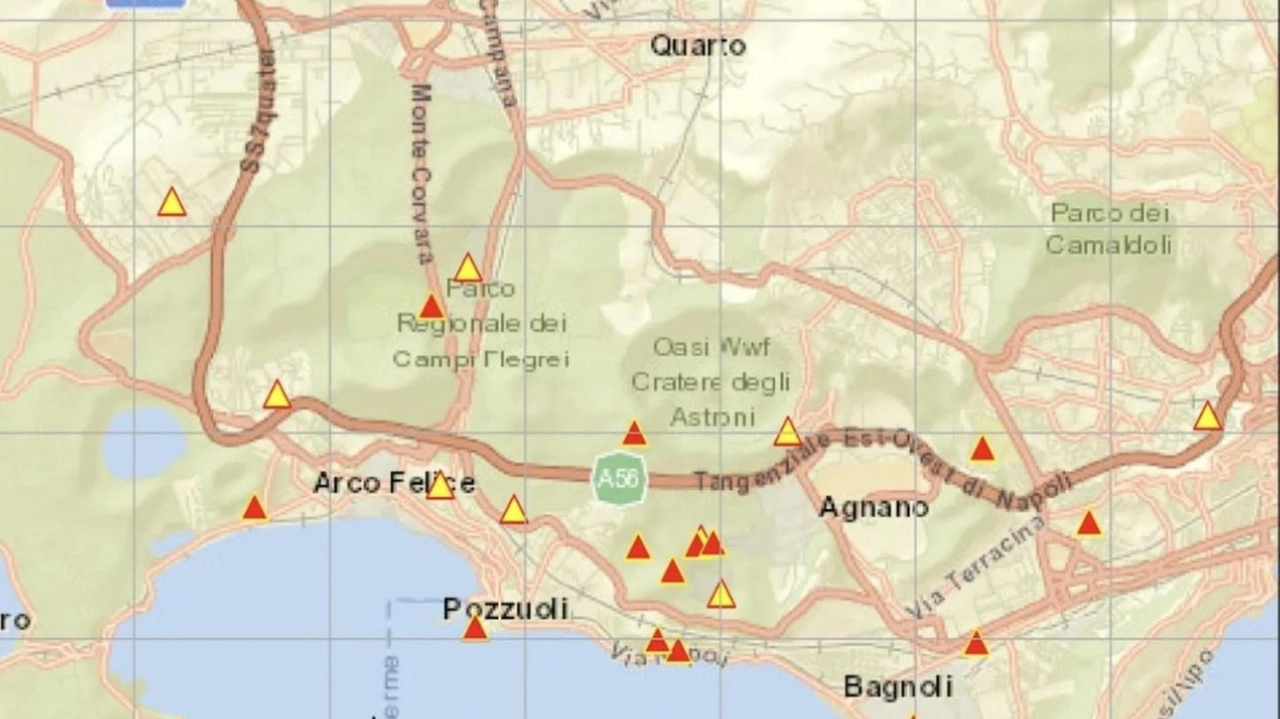 Scossa di terremoto ai Campi Flegrei avvertita a Napoli. Paura tra i cittadini, attivato il Centro Operativo Comunale.