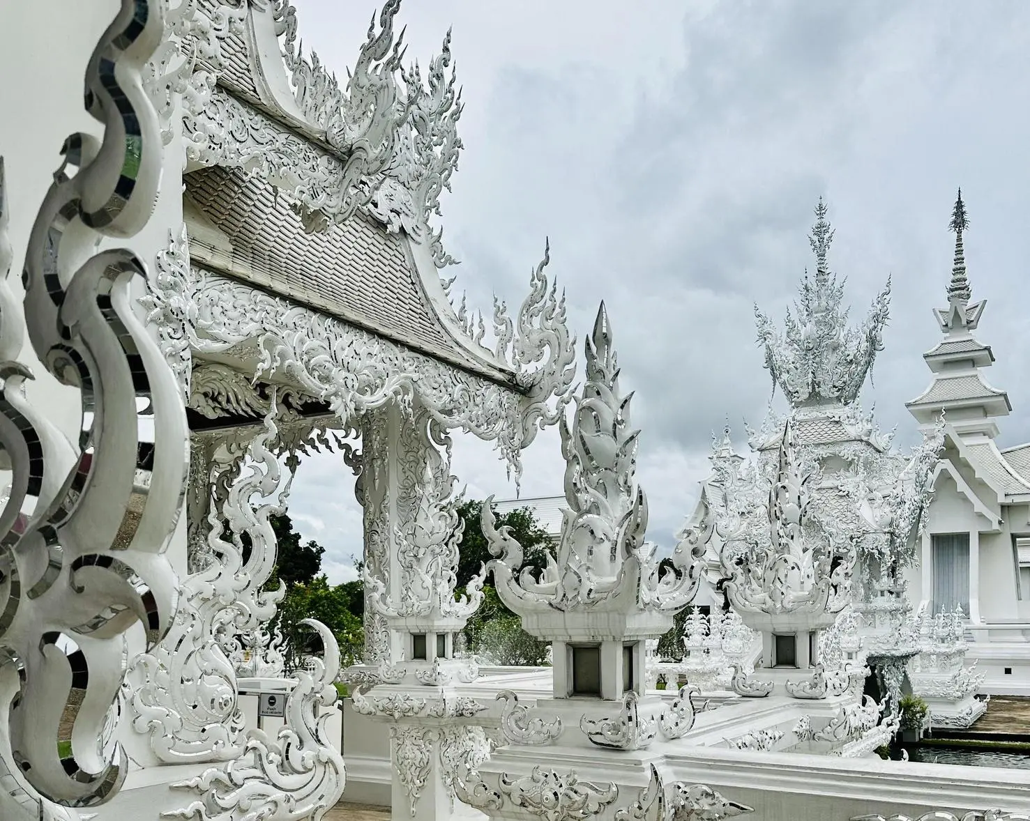 Il viaggio nel Tempio. Bianco come Buddha. Per l’anima e per i social