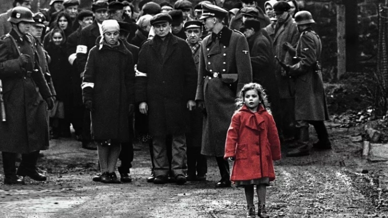 Una famosa immagine del film di Spielberg Schindler's List